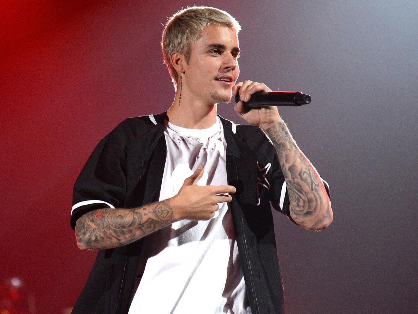 Justin Bieber Caught on Video Punching a Fan Who Reached into His Car in Barcelona