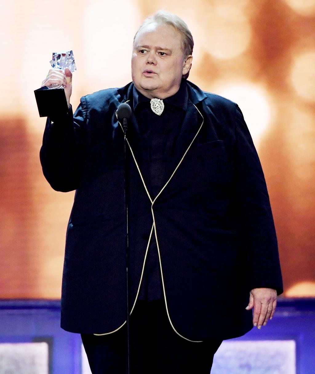 Louie Anderson Dedicates Criticsâ€™ Choice Award to His Mother and 10 Siblings: â€˜She Never Lost Her Humanityâ€™