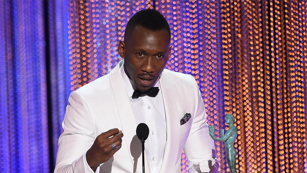 Mahershala Ali Says       'I Am a Muslim      '  After Winning SAG Supporting Actor Award for        Moonlight        