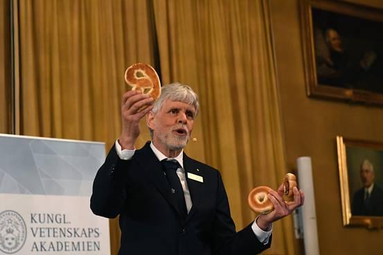 Nobel Prize in Physics Awarded to David Thouless, Duncan Haldane and Michael Kosterlitz