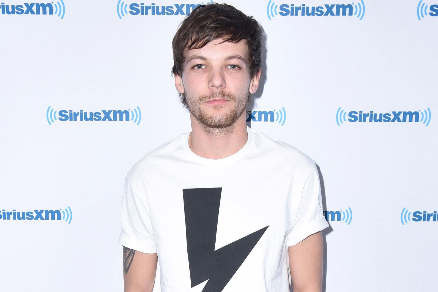 One Direction       's Louis Tomlinson Arrested at Lax After Fight with Photographer