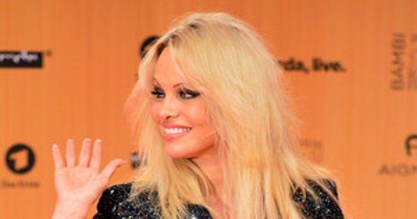 Pamela Anderson Wants Men to Stop Watching Porn Because It's a ''Public Hazard