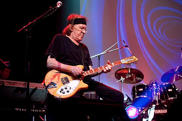 Paul Kantner, Jefferson Airplane Founding Member, Dies at 74