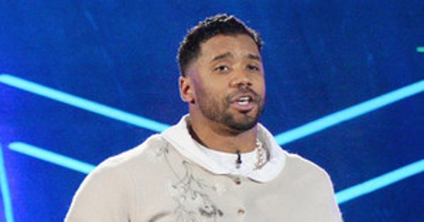 Russell Wilson Joins Ciara's Dance-Off at the Kids' Choice Sports Awards Dressed Up as a Grandma