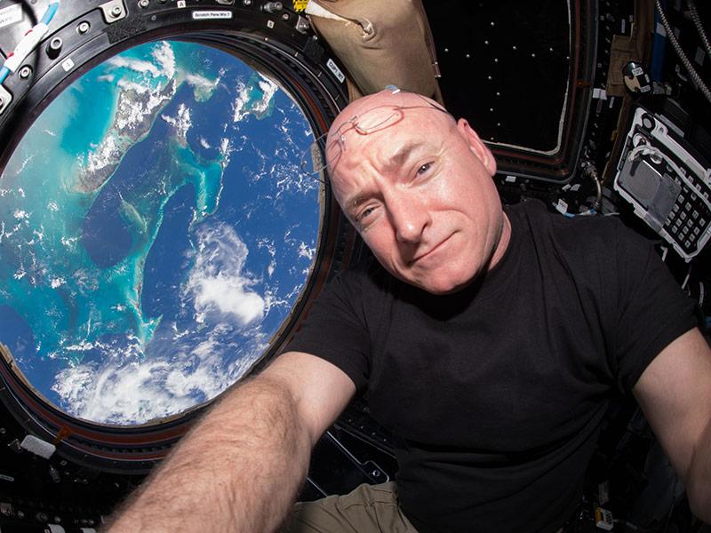 Scott Kelly Enjoys His 'First Salad on Earth' As His Brother