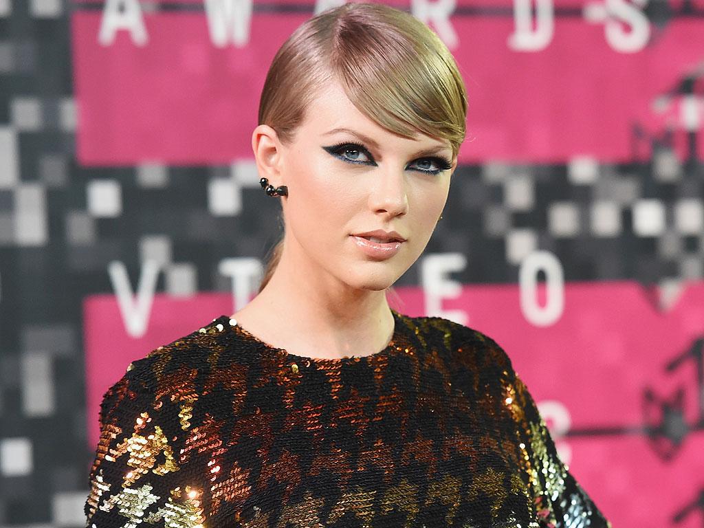 Taylor Swift Couldn't Be Cuter in This Throwback Snap from H