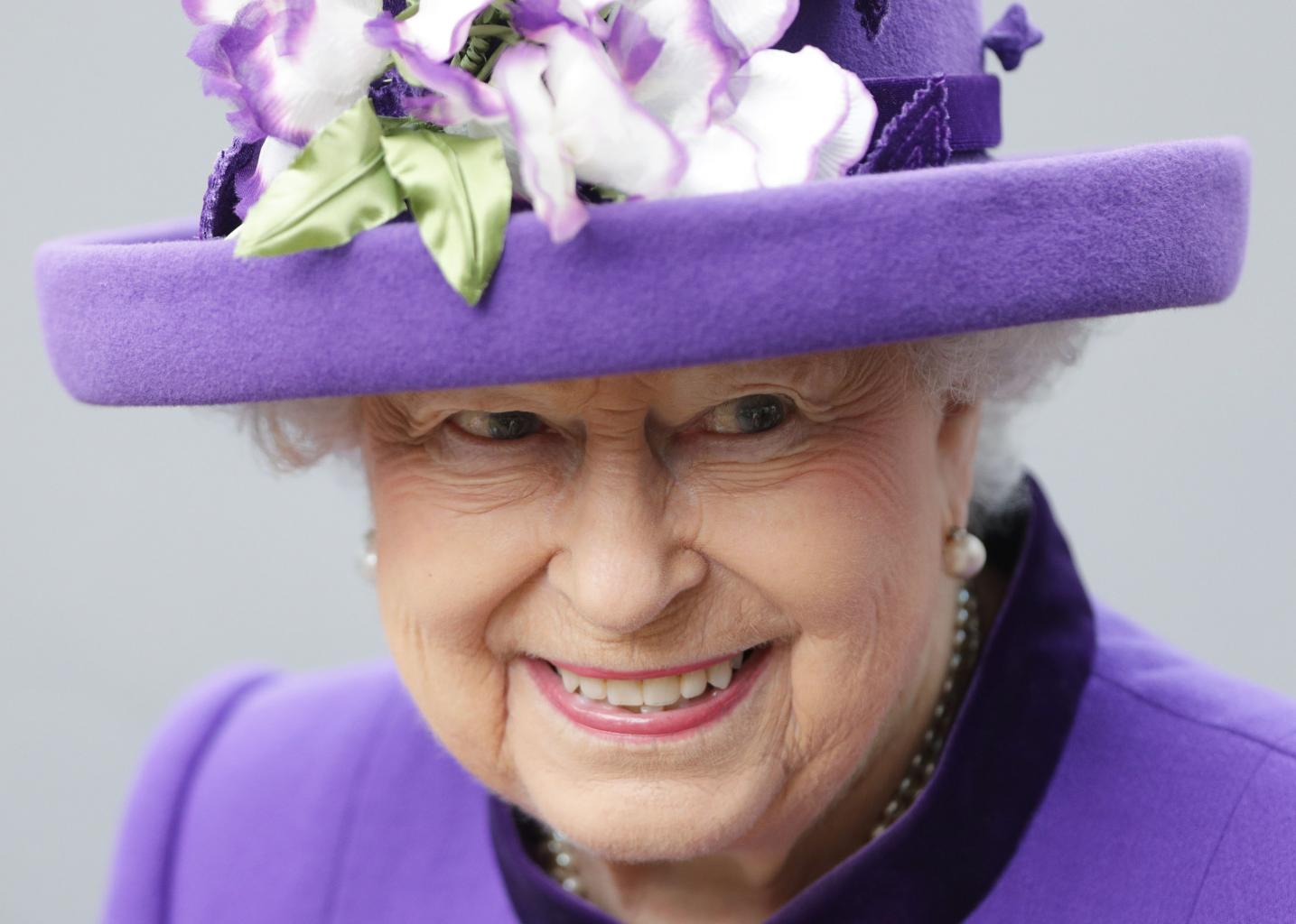 The Queen Misses New Year Church Service Due To Cold