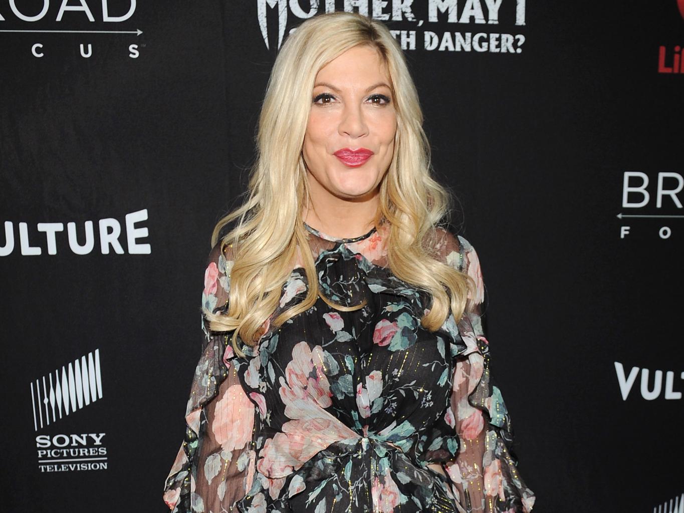 Tori Spelling Reunited       '  and Talked        Finger Thumbs       '!       '  with 90210 Costar Ian Ziering