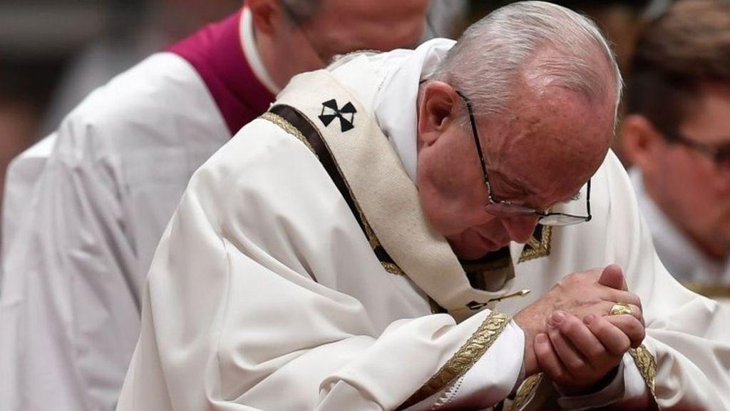 Pope compares plight of migrants to Christmas story