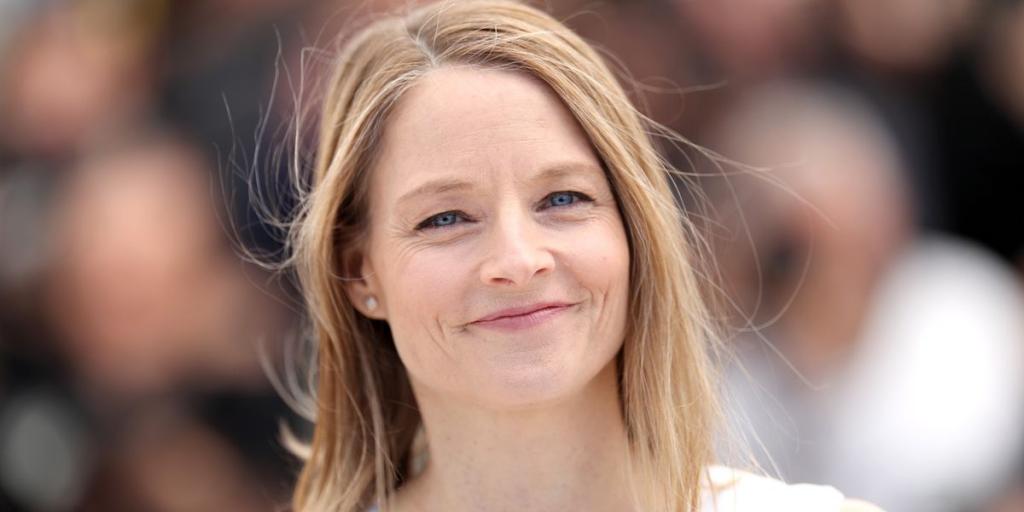 The Real Reason Jodie Foster Was On Crutches At the Oscars