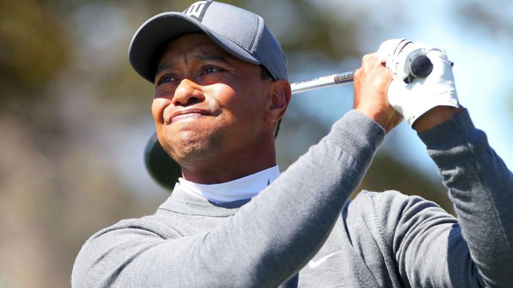 Woods avoids injury shoots 1 under at Valspar