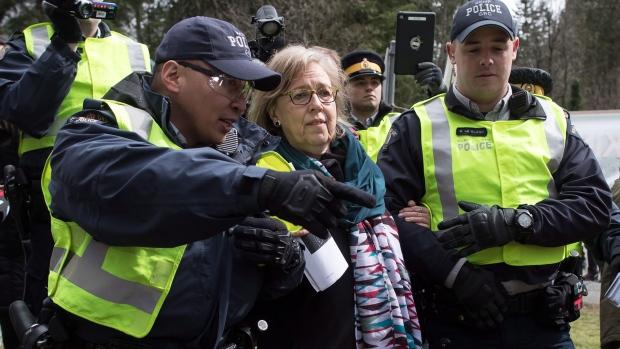 Green Leader Elizabeth May gets 1500 fine in pipeline arrest