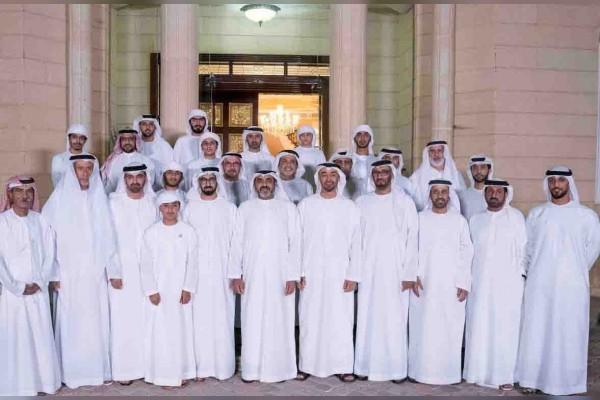 Mohamed bin Zayed receives his fellow pilots of Air Forces