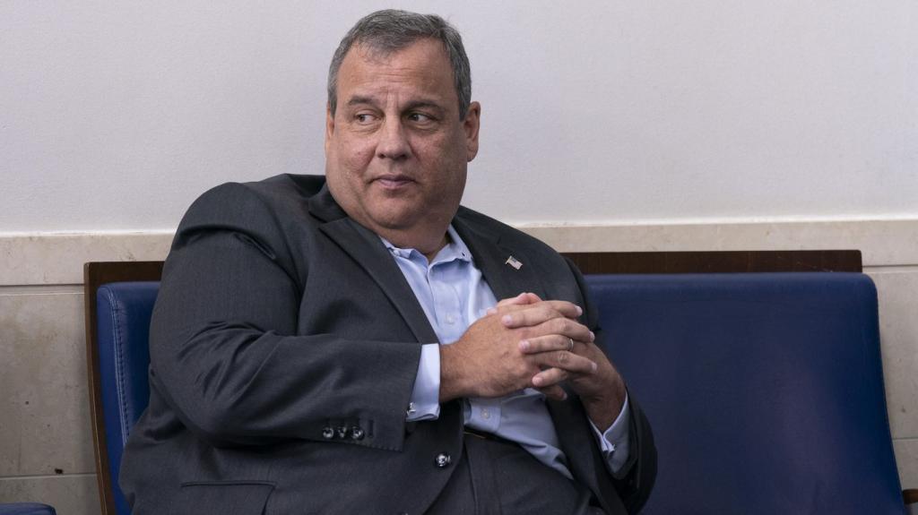 Chris Christie friends believe hes running in 2024