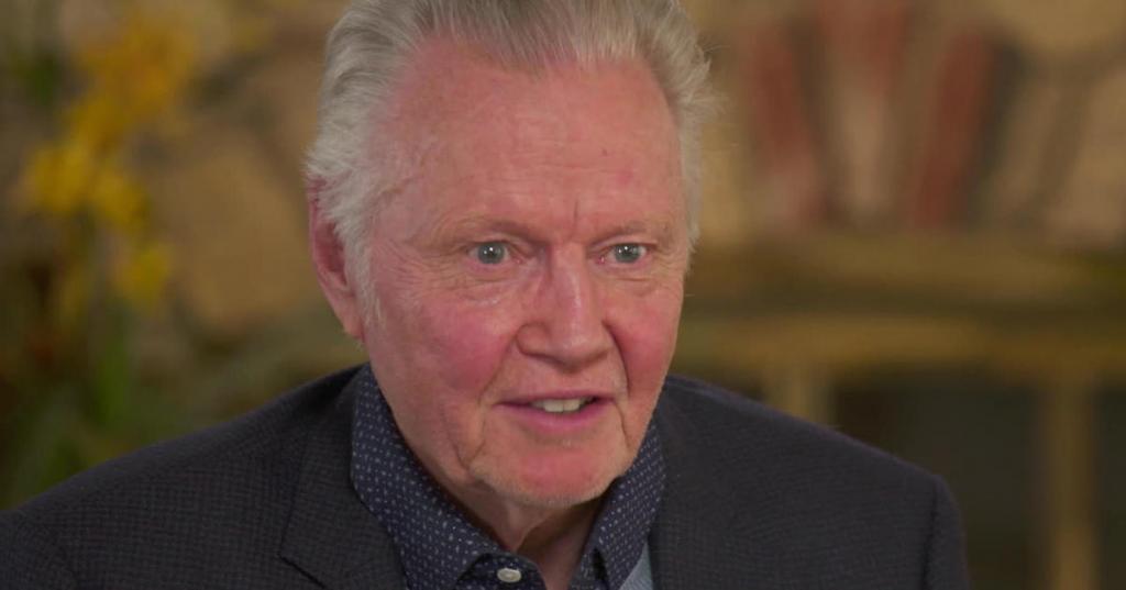 Jon Voight says he would 'love' to be cast in an Angelina Jolie film: 'She would be tough'