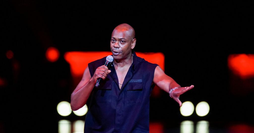 Dave Chappelles Remarks on Israel Draw Cheers and Walkouts in Boston