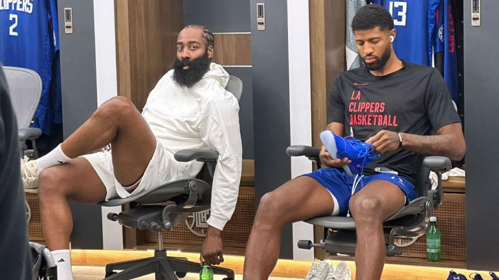 Harden arrives welcomed by Clips in locker room