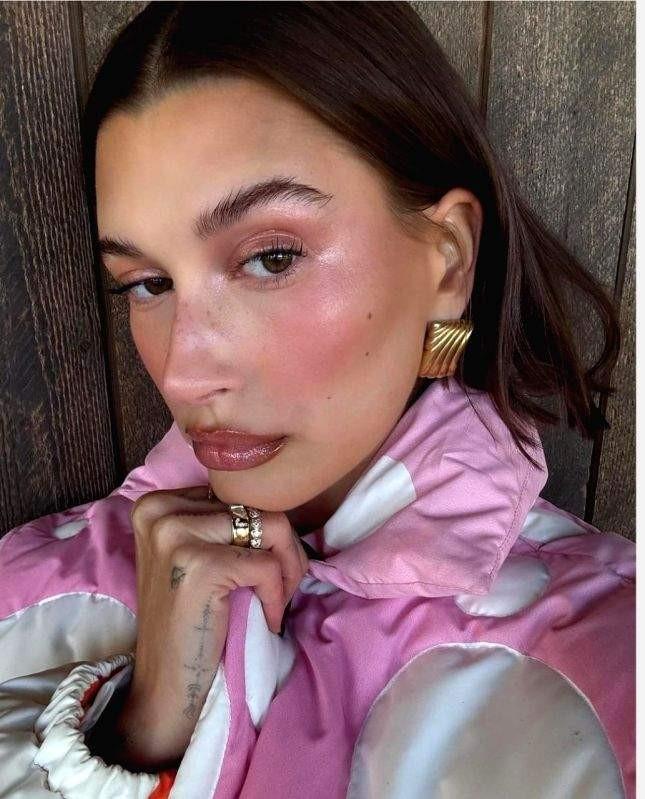 Hailey Bieber shows her go to vibe makeup in new video