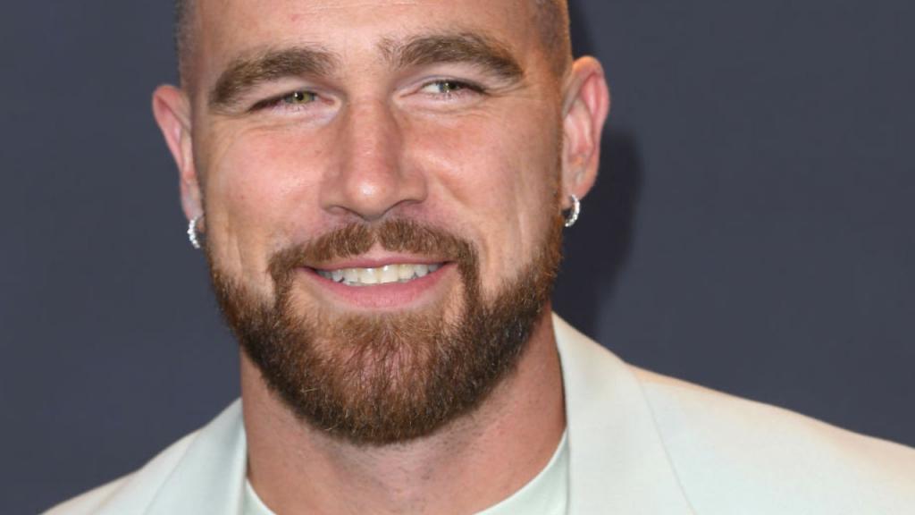 Travis Kelce Reacts to Viral Resurfaced Tweets Saying Nonsense