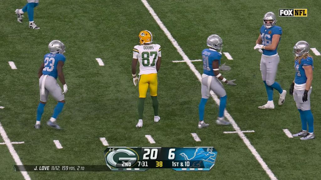 Jordan Love locates Romeo Doubs across the middle for 16 yard gain