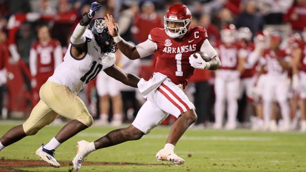 Arkansas QB KJ Jefferson to enter transfer portal as Bobby Petrino returns as offensive coordinator