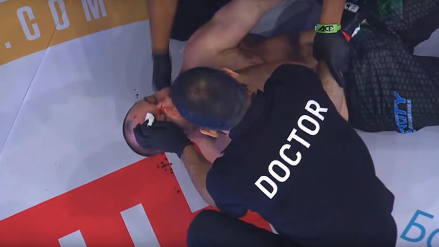 Doctors spend minutes trying to revive MMA fighter after brutal KO (VIDEO)