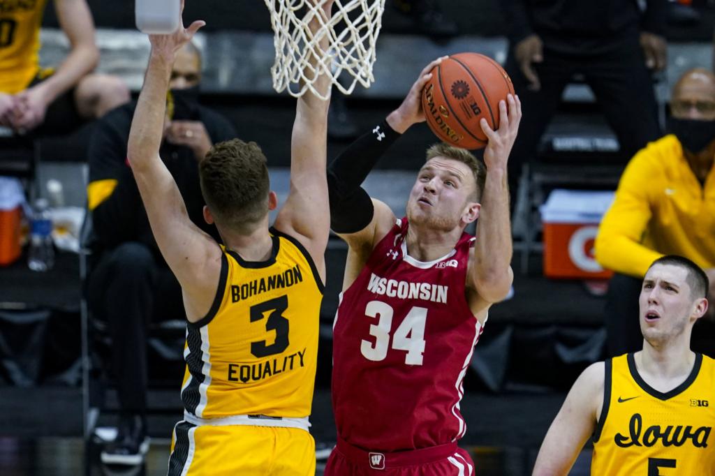 Brad Davison returning for 'one more ride' with Badgers men's basketball program