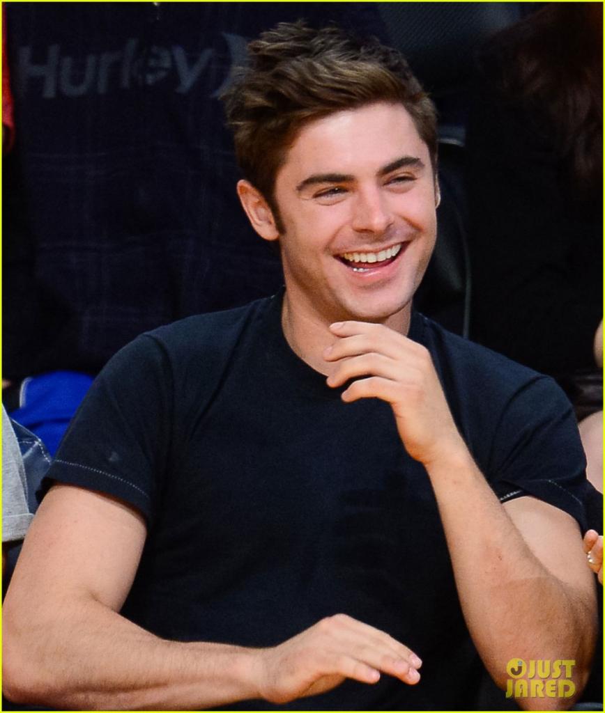 Zac Efron & Halston Sage Sit Courtside at Lakers Game Together: Photo