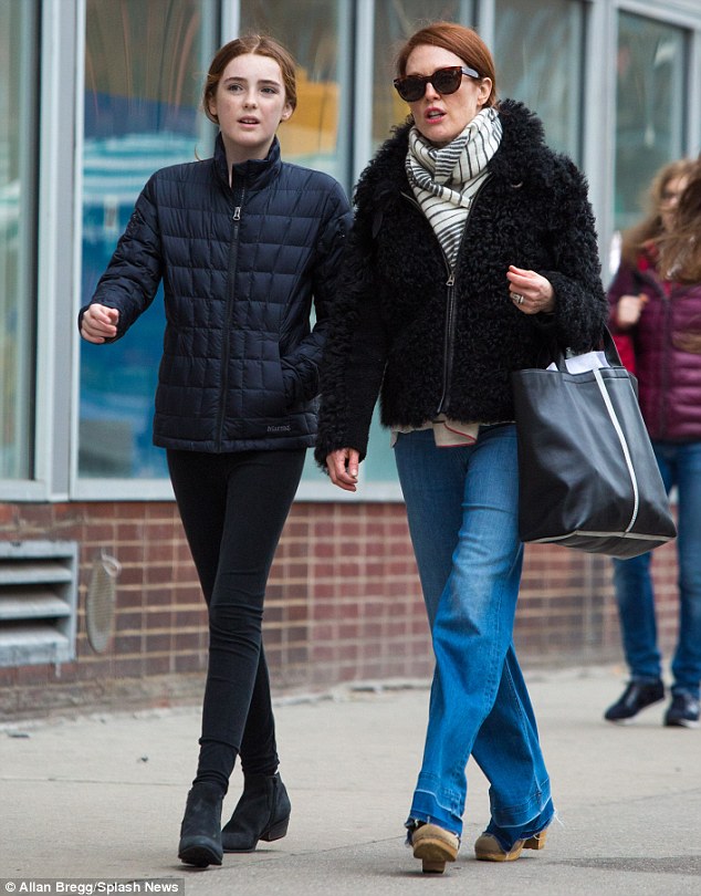 Julianne Moore Bonds With Daughter Liv Freundlich In NYC   Daily