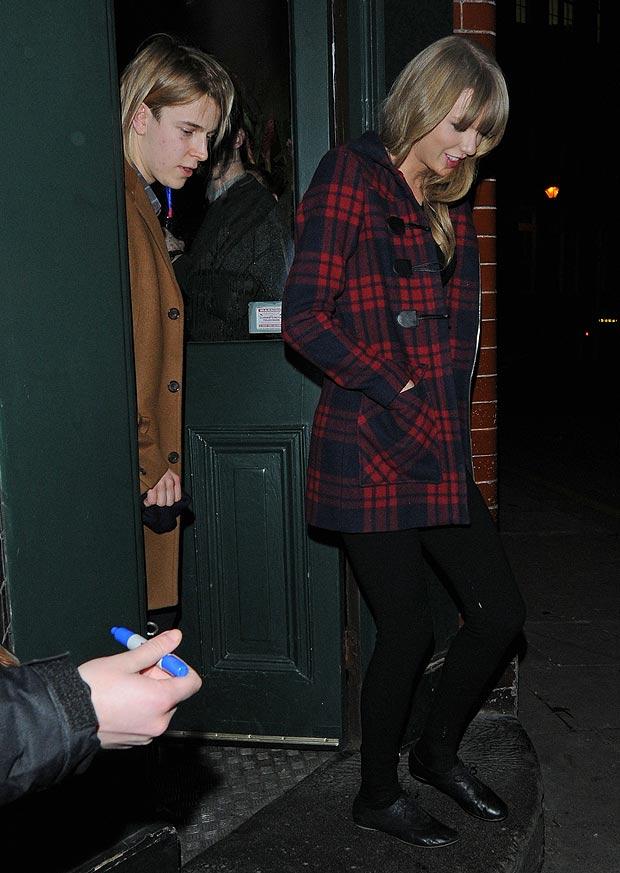 Taylor Swift picks up a Brit! Harry Styles' ex steps out on date with
