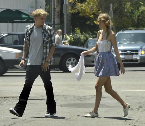 taylor swift toby hemingway photos