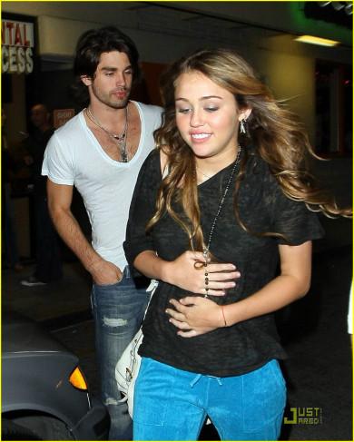 Miley cyrus justin gaston sushi dans