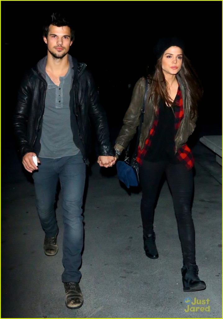 Taylor Lautner & Marie Avgeropoulos: Jay-Z Concert Couple | Photo