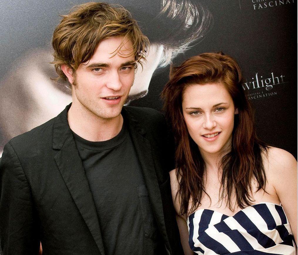 Kristen Stewart and Robert Pattinson only communicating via heated