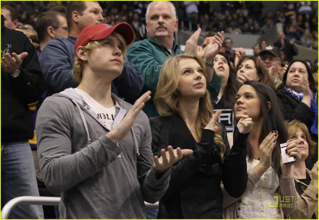 Taylor Swift & Chord Overstreet - Taylor Swift Photo