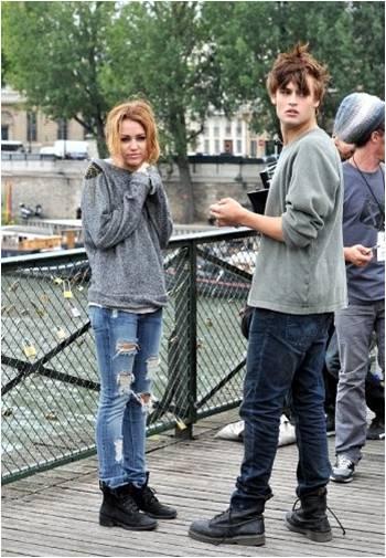 Miley Cyrus et Douglas Booth - Analle