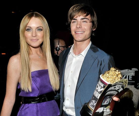 Lindsay Lohan posed with Zac Efron and his golden popcorn.