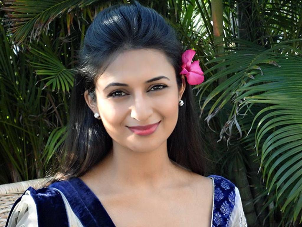 Divyanka Tripathi Dahiya Photos: 50 Stunning HQ Pictures Of Actress