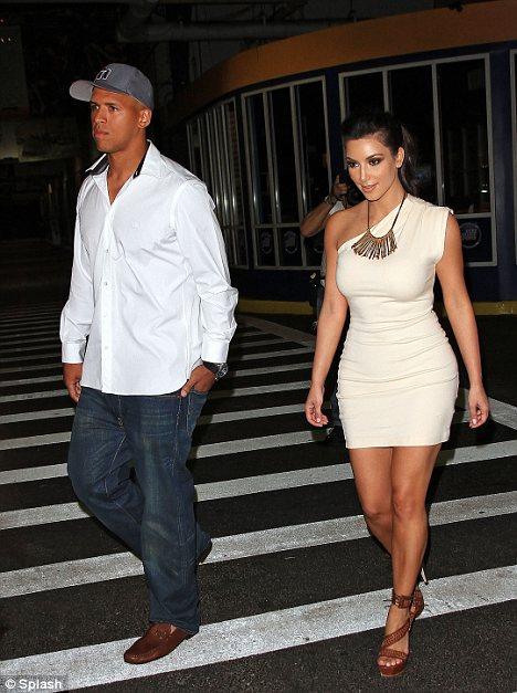 Heaven Hollywood | Exclusive Kim kardashian & her new Boyfriend split