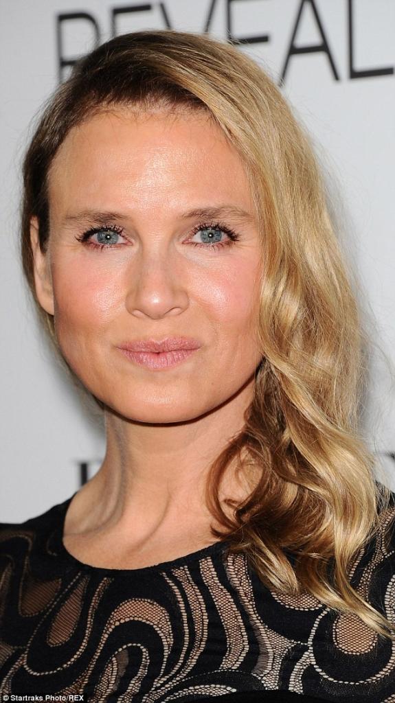 Renee Zellweger's Face Is Unrecognisable As She Steps Out With