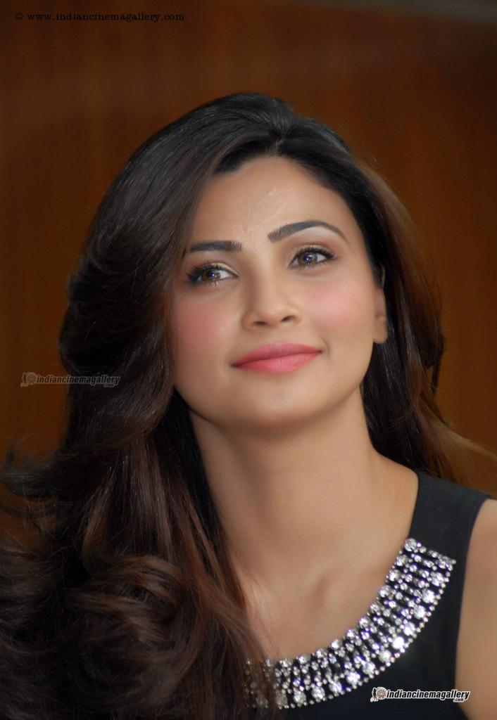 Daisy Shah Actress Photos Stills Gallery