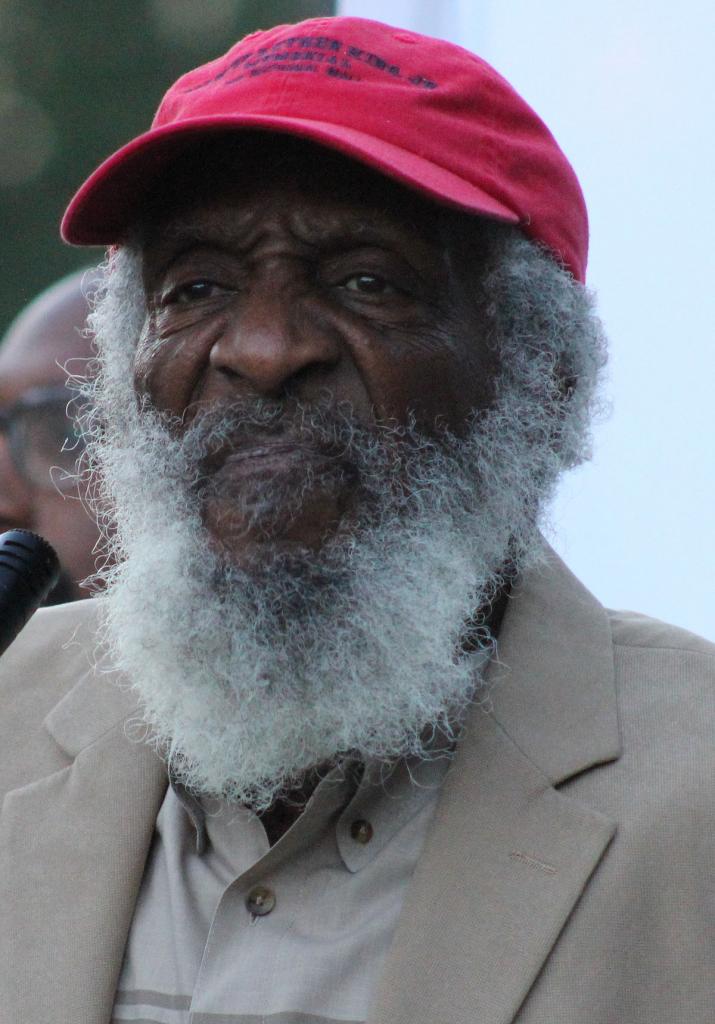 Dick Gregory - Wikipedia