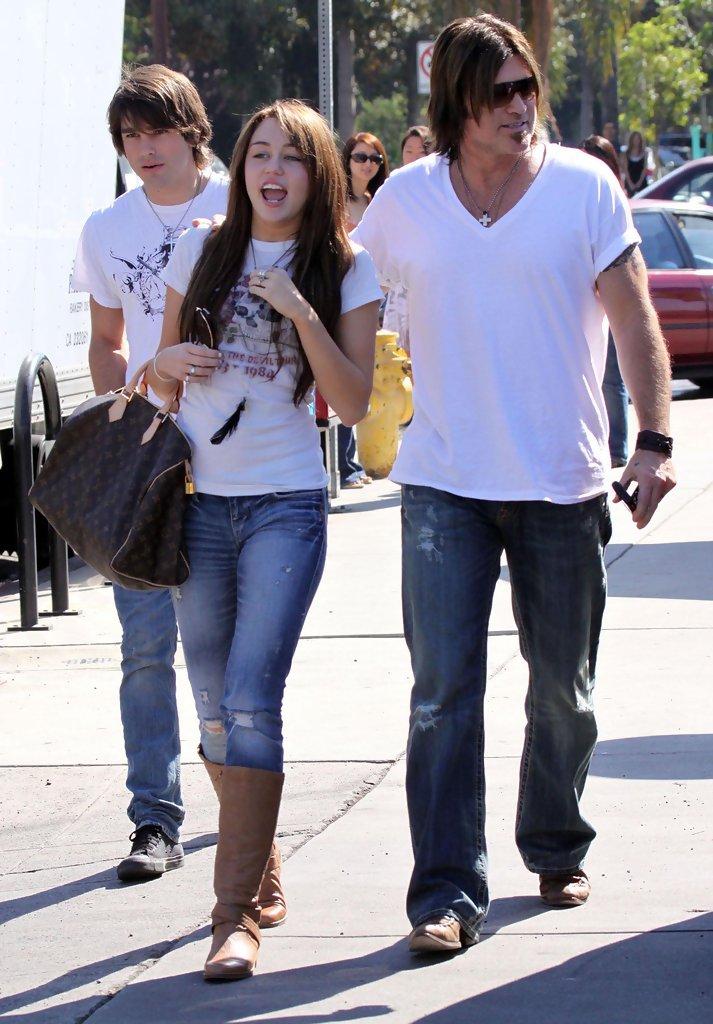 Miley Cyrus and Billy Ray Cyrus Photos - Miley Cyrus And Justin Gaston