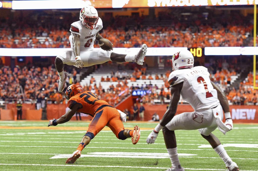 Louisville QB Lamar Jackson Leaps Over Defender For 5th Touchdown Of