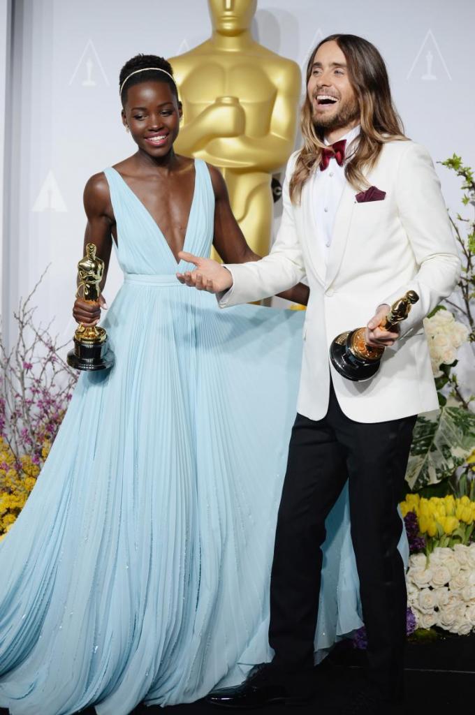 Lupita NyongO en Prada con Jared Leto