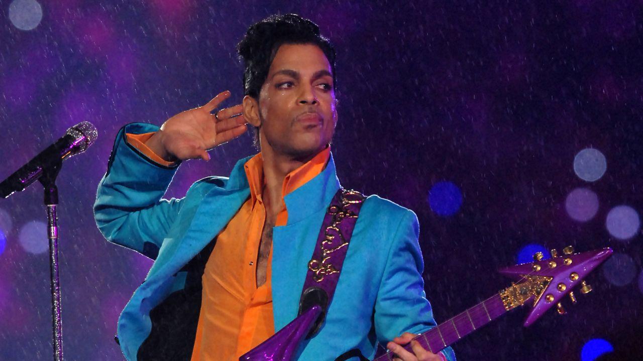 7 Times Prince Proved He Was The Coolest Human Being On The Planet