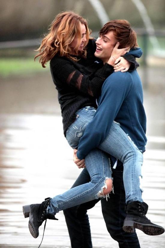 FBlog: Miley Cyrus & Douglas Booth: CARIOSOS en L.O.L