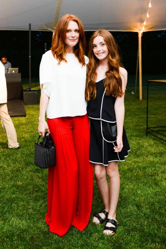 Annie Leibovitz: Julianne Moore & Daughter Liv Freundlich. Vogue
