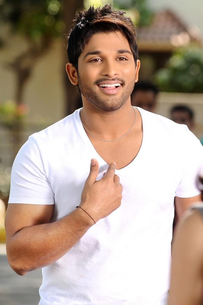 A Tutor For Allu Arjun? - DesiMartini