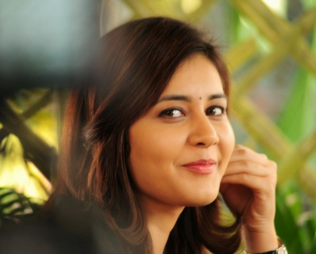 Actress Rashi Khanna In Sandal Choli Photos Stills Gallery HD